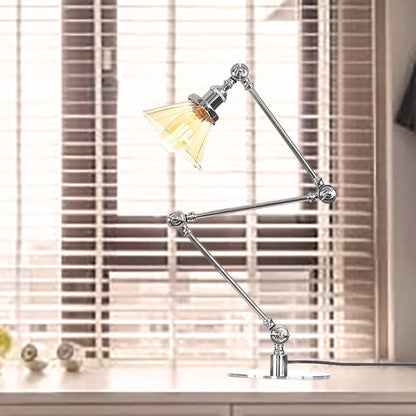 Elegante tafellamp van helder glas, kegelvormig