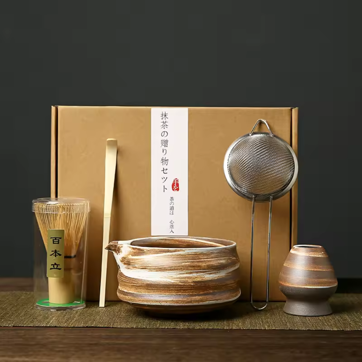 Theepot en accessoires voor traditionele Japanse matcha