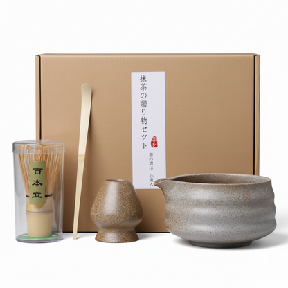 Theepot en accessoires voor traditionele Japanse matcha